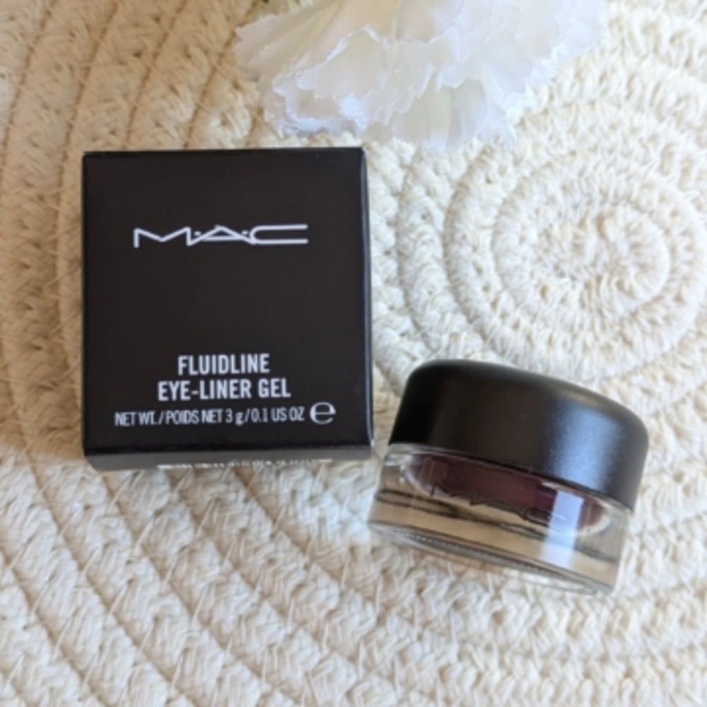 Limited Edition MAC Fluidline Eye-Liner Gel Great Dame-rich plum/burgundy BNIB - Picture 3 of 7